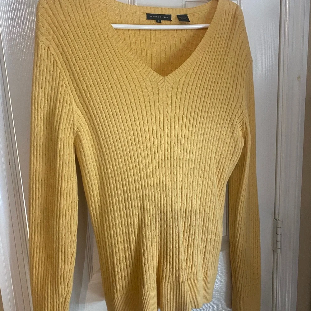 Sweater - Picture 1 of 2